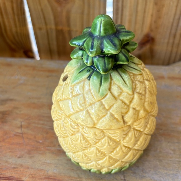 Vintage Orchids of Hawaii R-15 Yellow & Green Hand Painted Ceramic Pineapple Mug - Picture 5 of 9